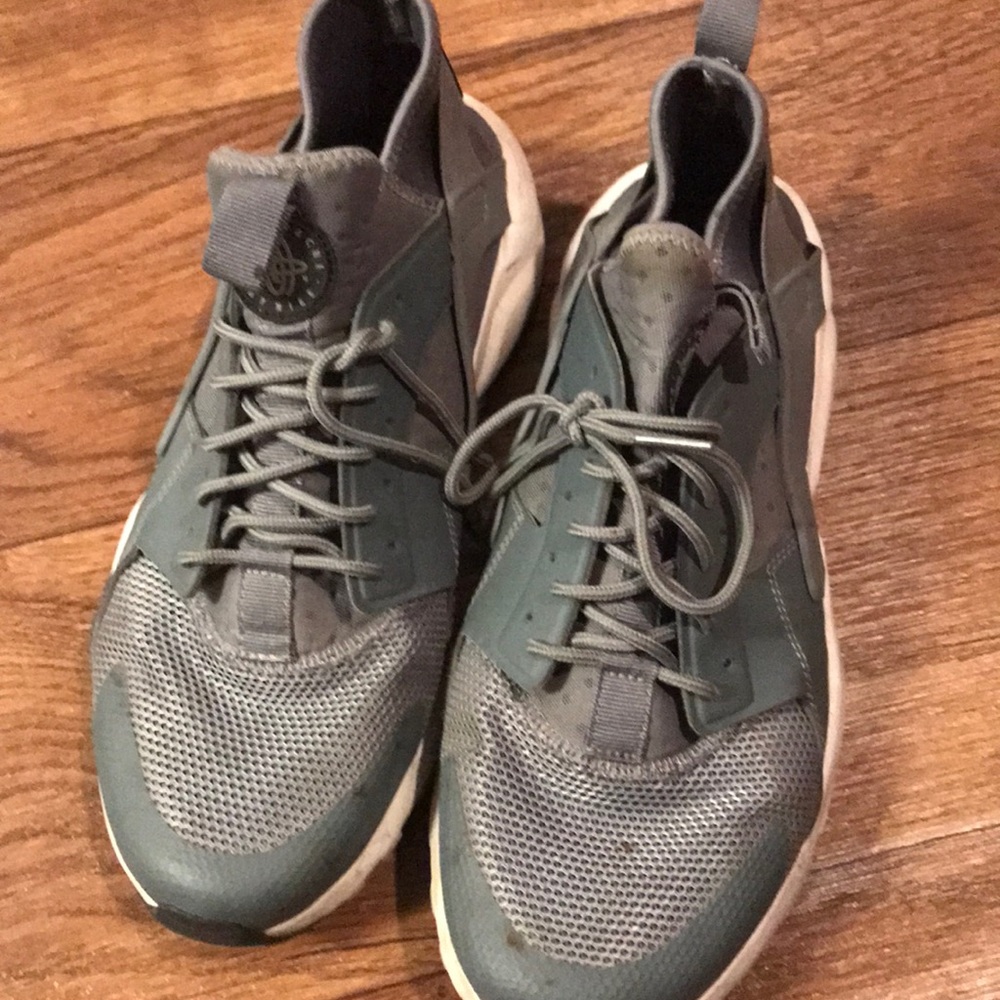 Nike gray  huaraches men’s 9.5